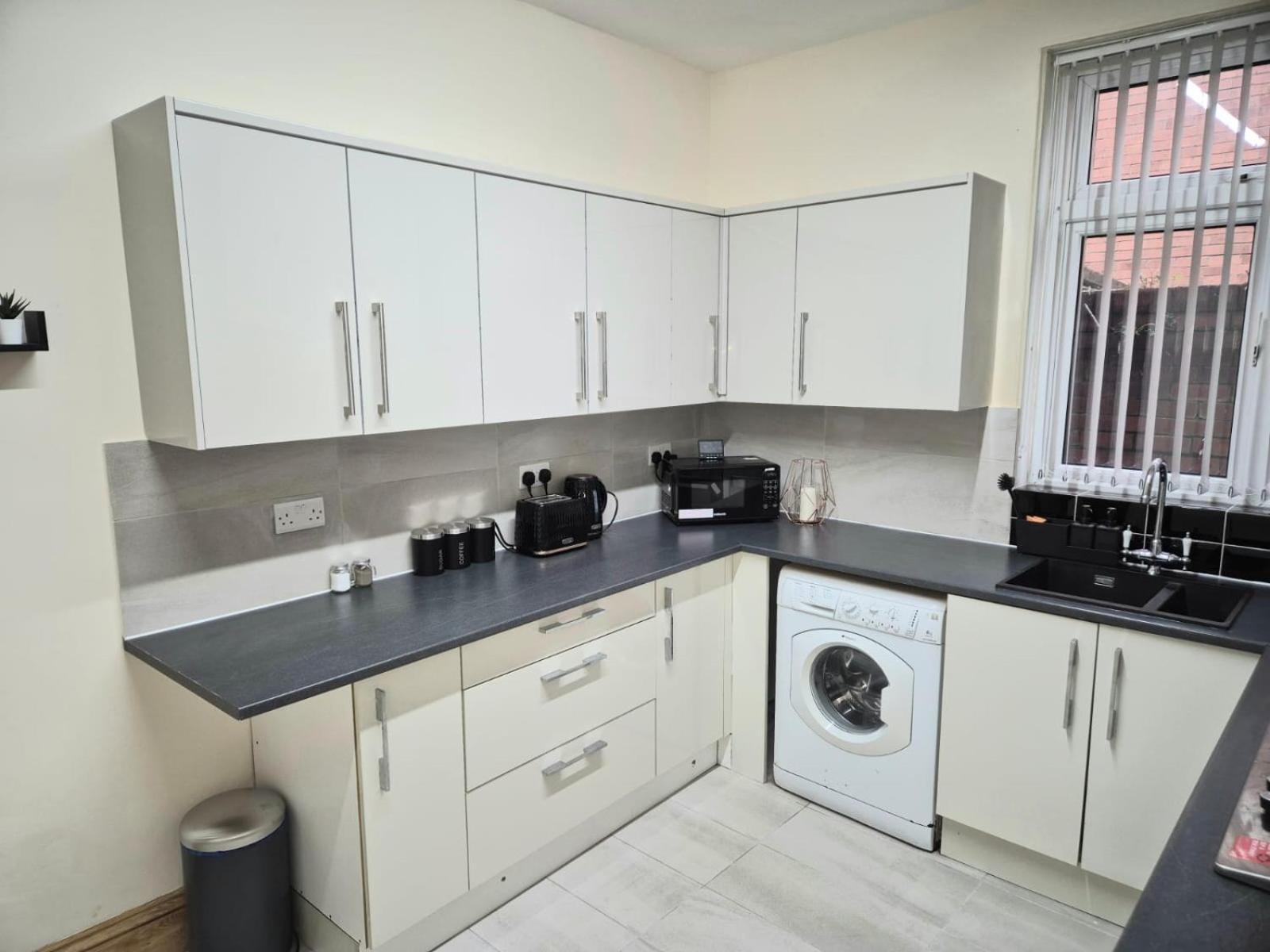 Rooms In Manchester 6 Minutes Drive To Victoria Station Zewnętrze zdjęcie